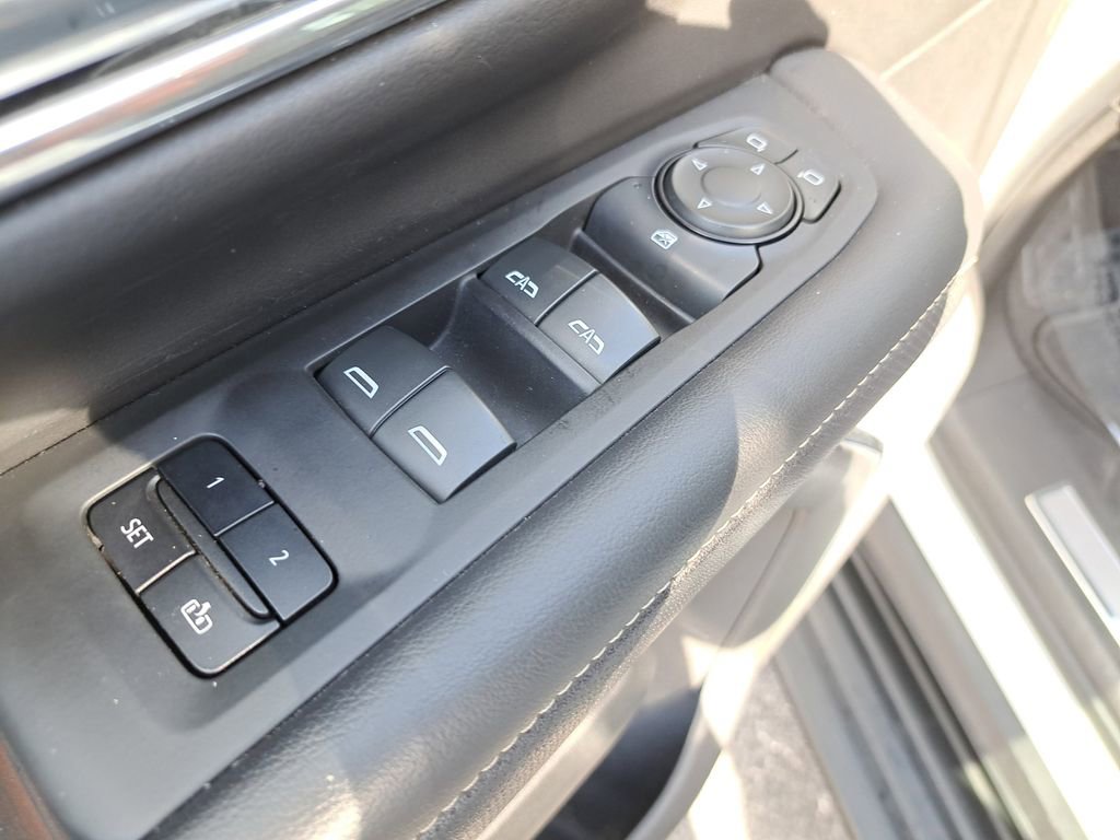 Used 2023 GMC Yukon SLT image 15