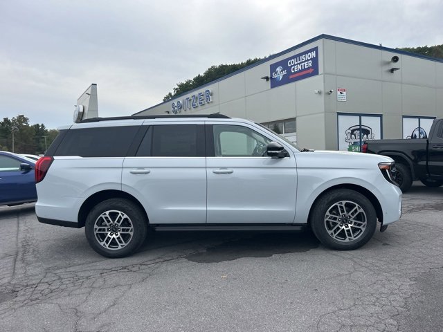 New 2025 Ford Expedition Active image 3