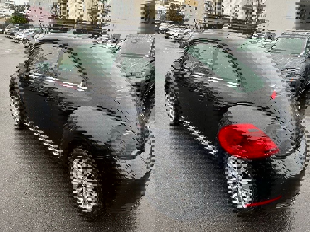 Used 2014 Volkswagen Beetle TDI image 5