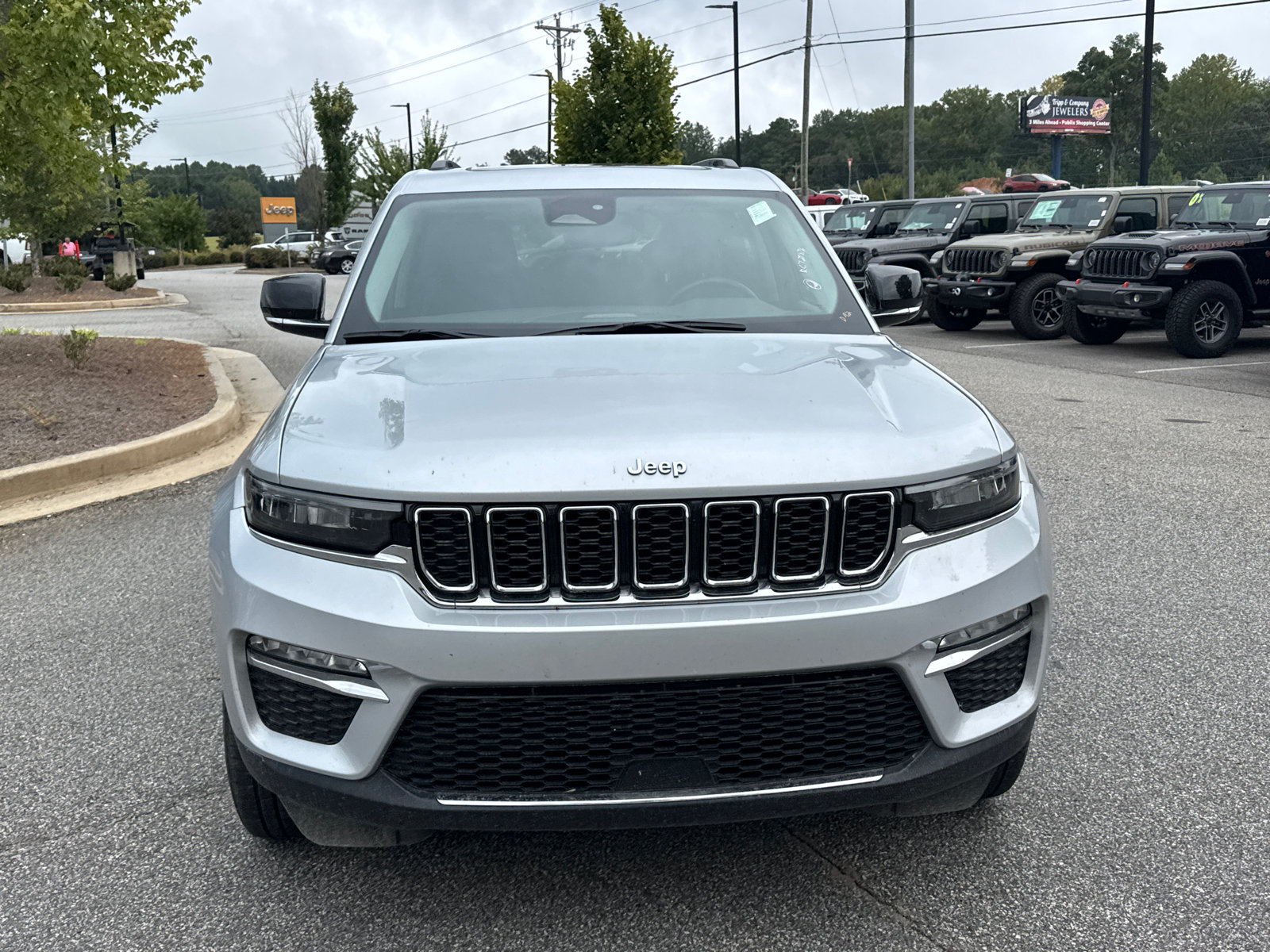 Used 2024 Jeep Grand Cherokee Limited 4xe AWD/4WD image 3