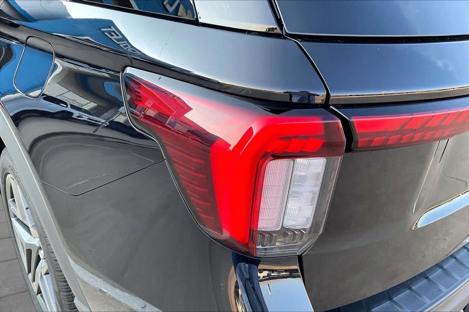Used 2025 Ford Explorer ST-Line w/ ST-Line Street Pack AWD/4WD image 55
