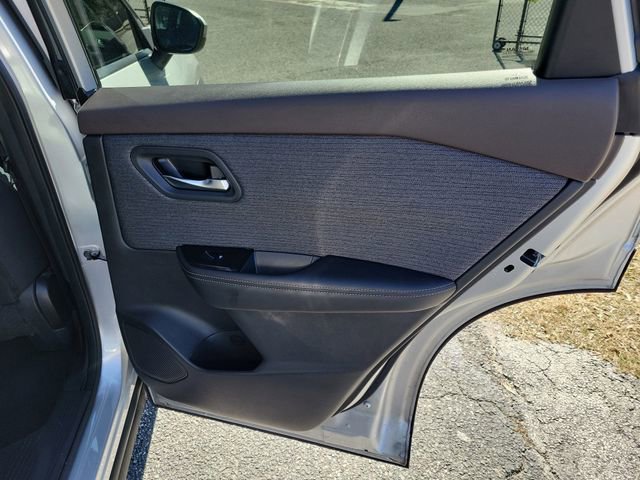 Used 2023 Nissan Rogue SV image 32