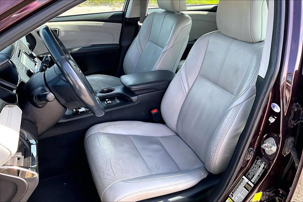 Used 2017 Toyota Avalon Limited w/ Carpet Mat Package FWD image 23
