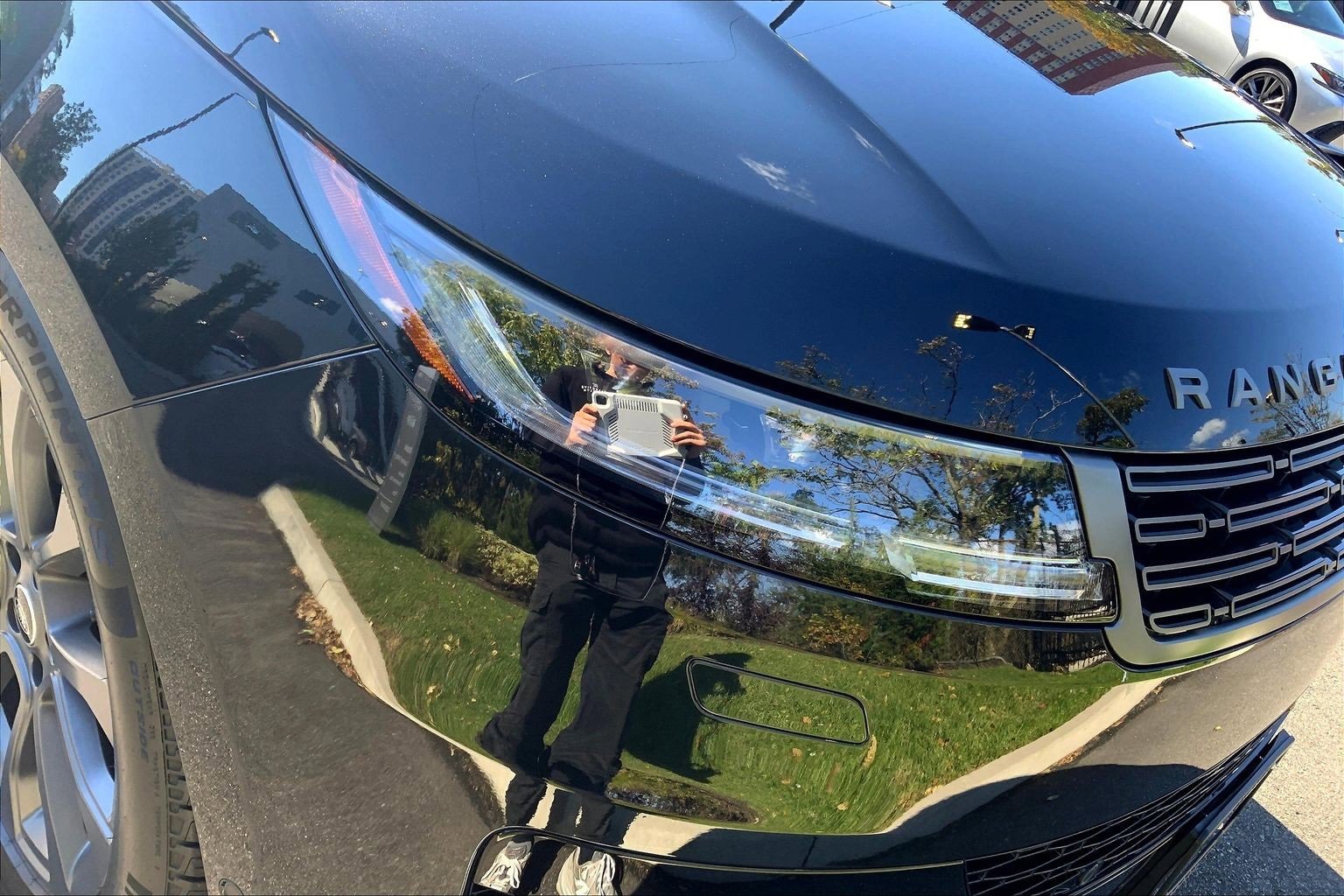 Used 2025 Land Rover Range Rover Sport image 27