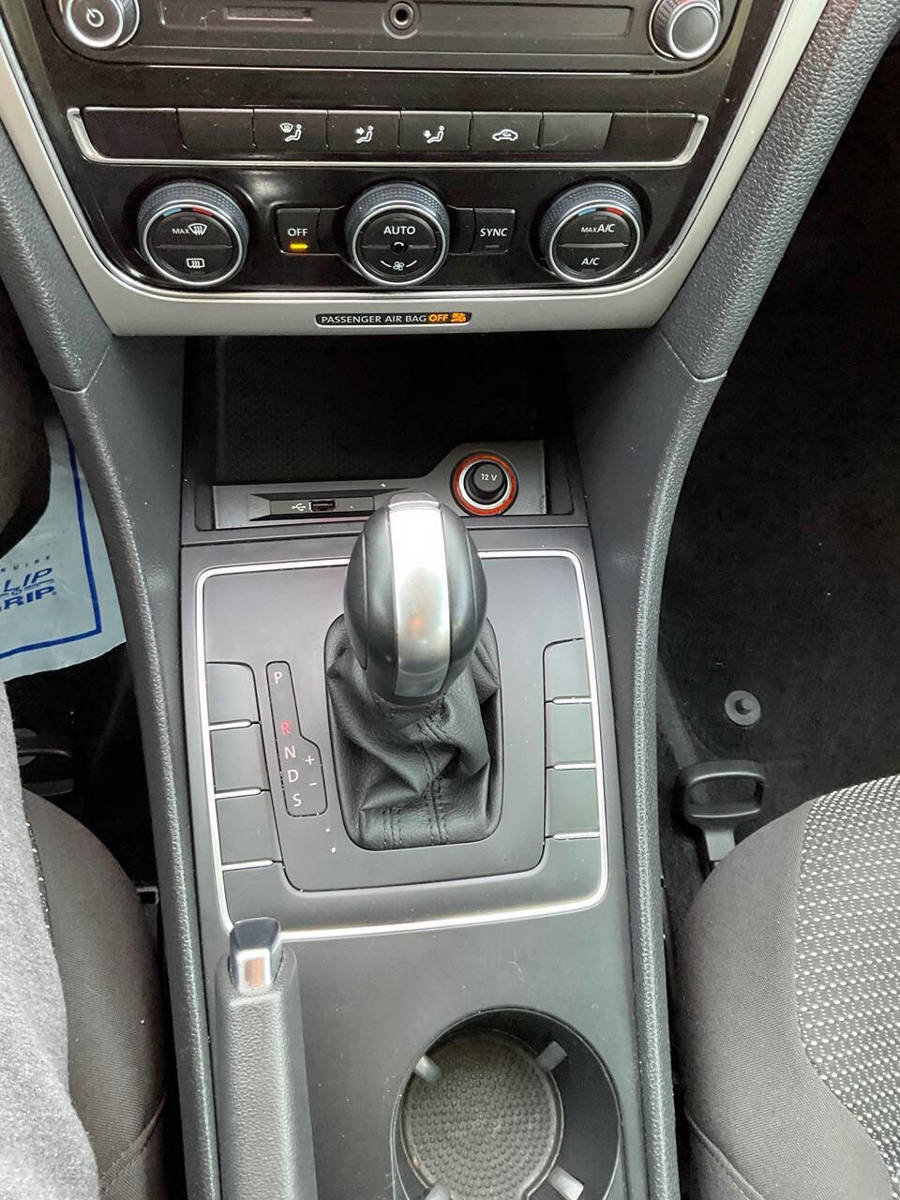 Used 2016 Volkswagen Passat 1.8T S image 9