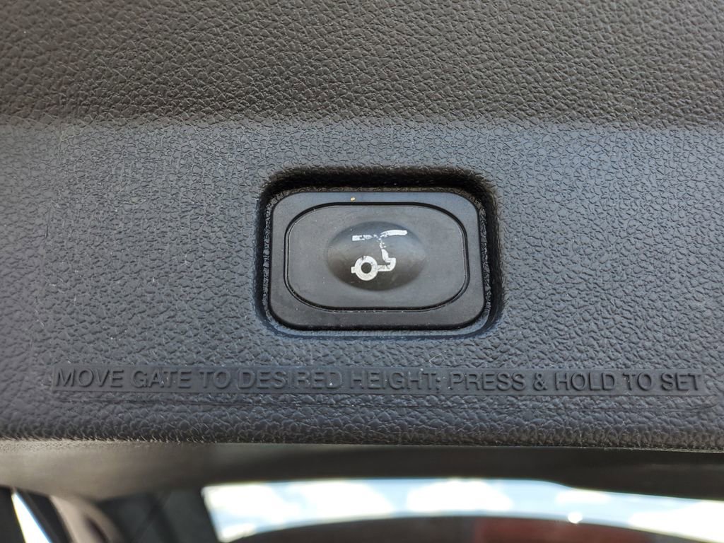 Used 2018 Ford Explorer XLT w/ Equipment Group 202A AWD/4WD image 32
