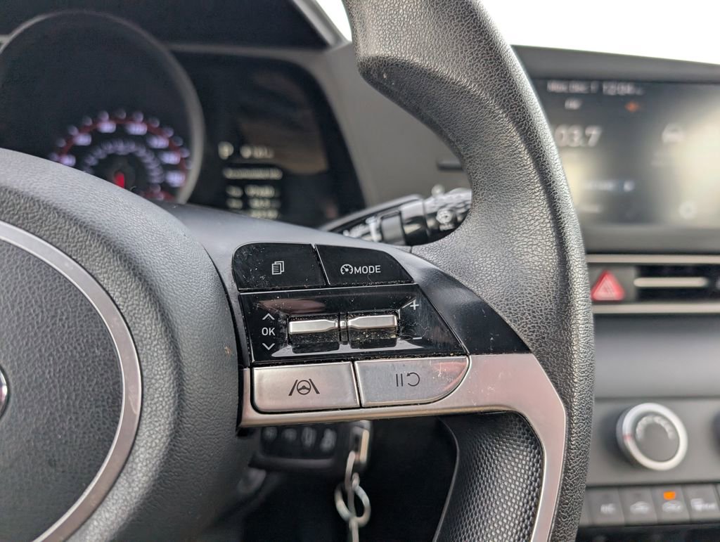 Used 2023 Hyundai Elantra SE image 15