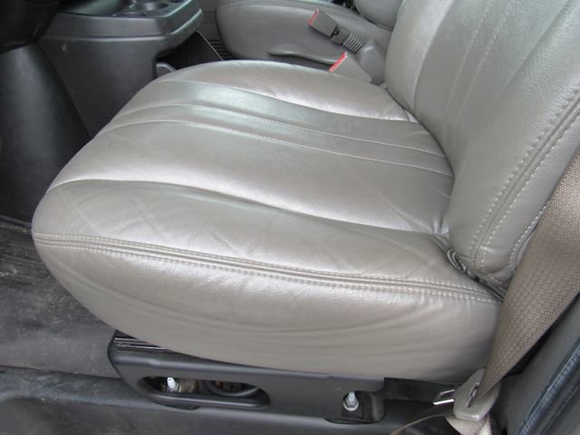 Used 2021 Chevrolet Express 3500 w/ Power Convenience Package image 16