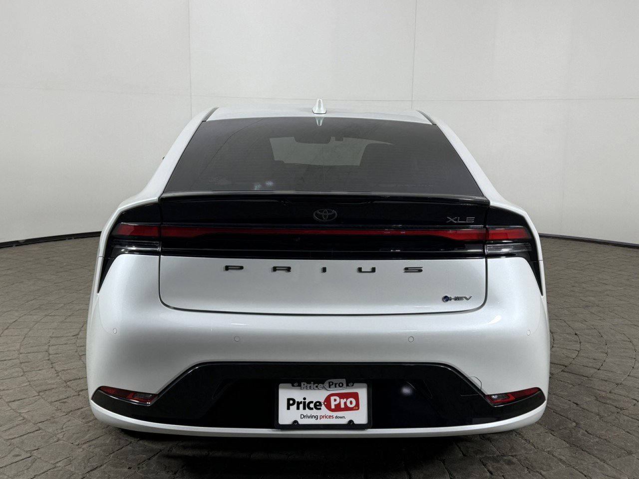 Used 2023 Toyota Prius XLE image 6