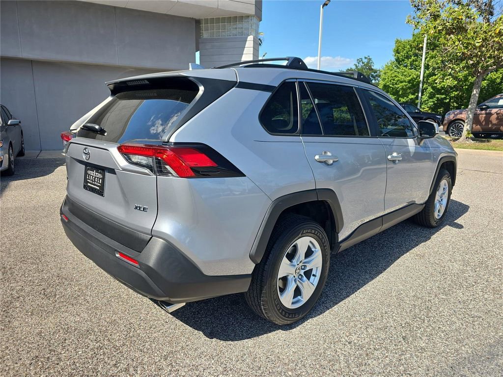 Used 2021 Toyota RAV4 XLE image 3