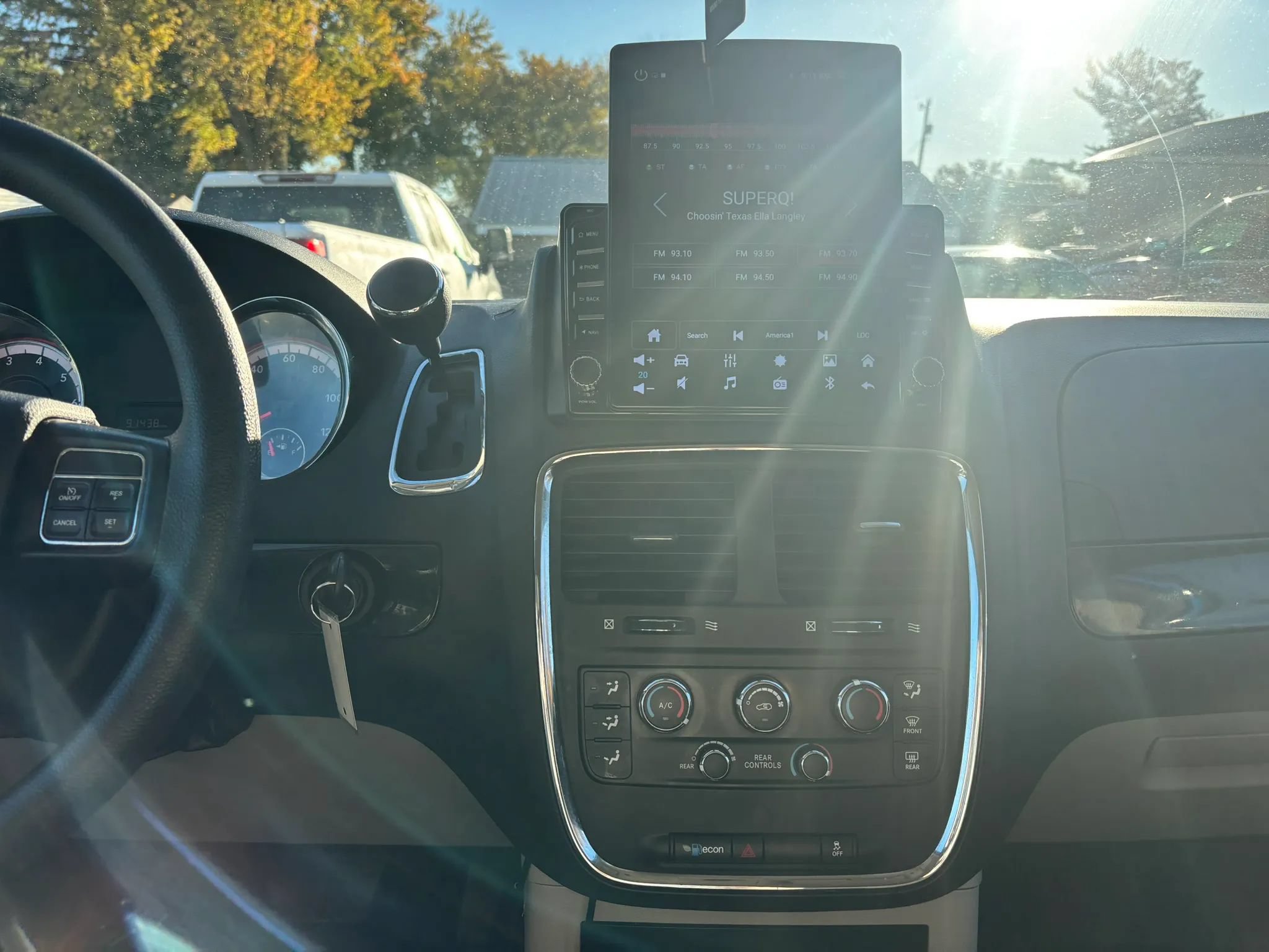 Used 2019 Dodge Grand Caravan SE FWD image 26