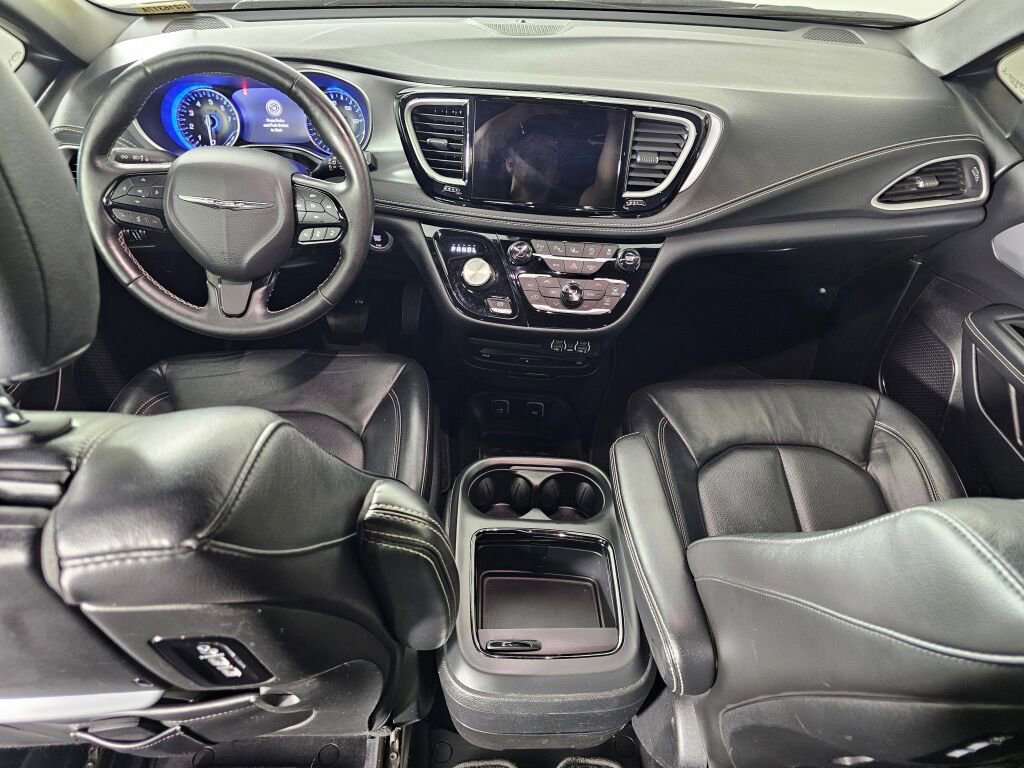 Used 2021 Chrysler Pacifica Touring-L w/ Uconnect Theater Family Group AWD/4WD image 21