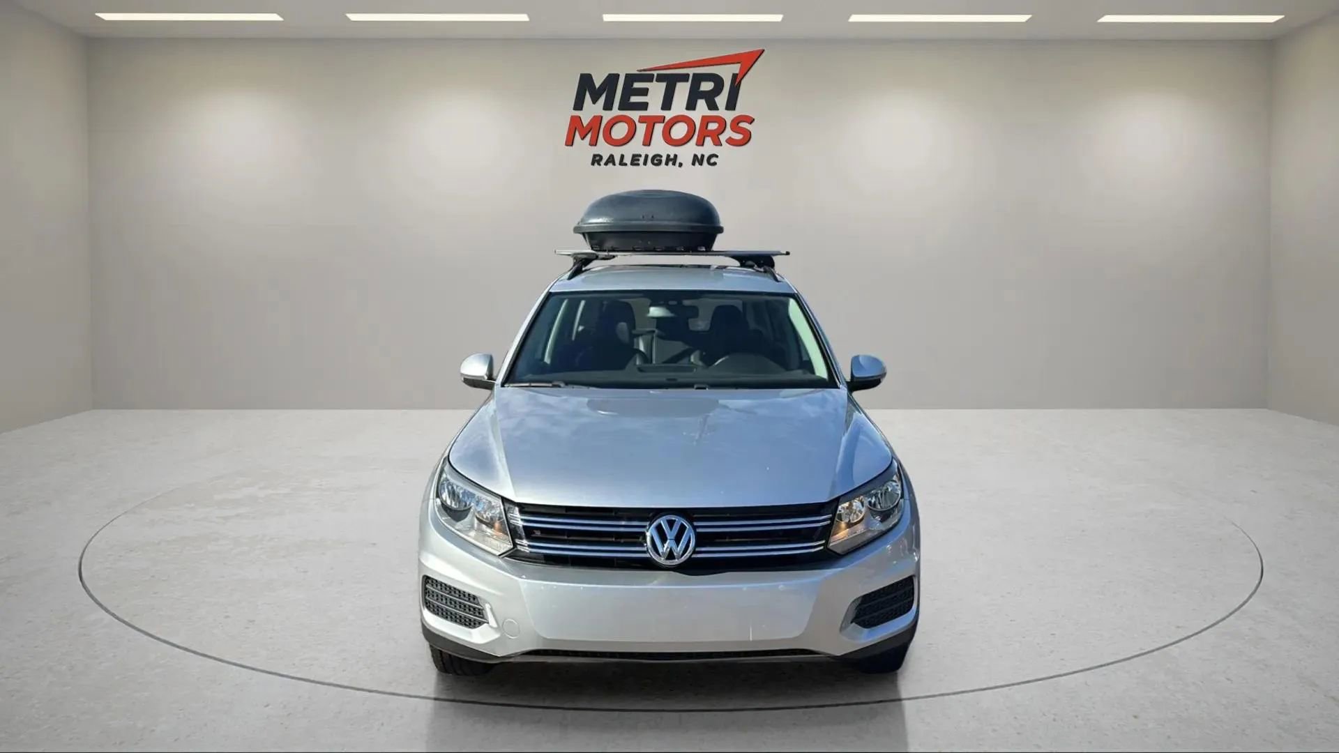 Used 2016 Volkswagen Tiguan S image 2