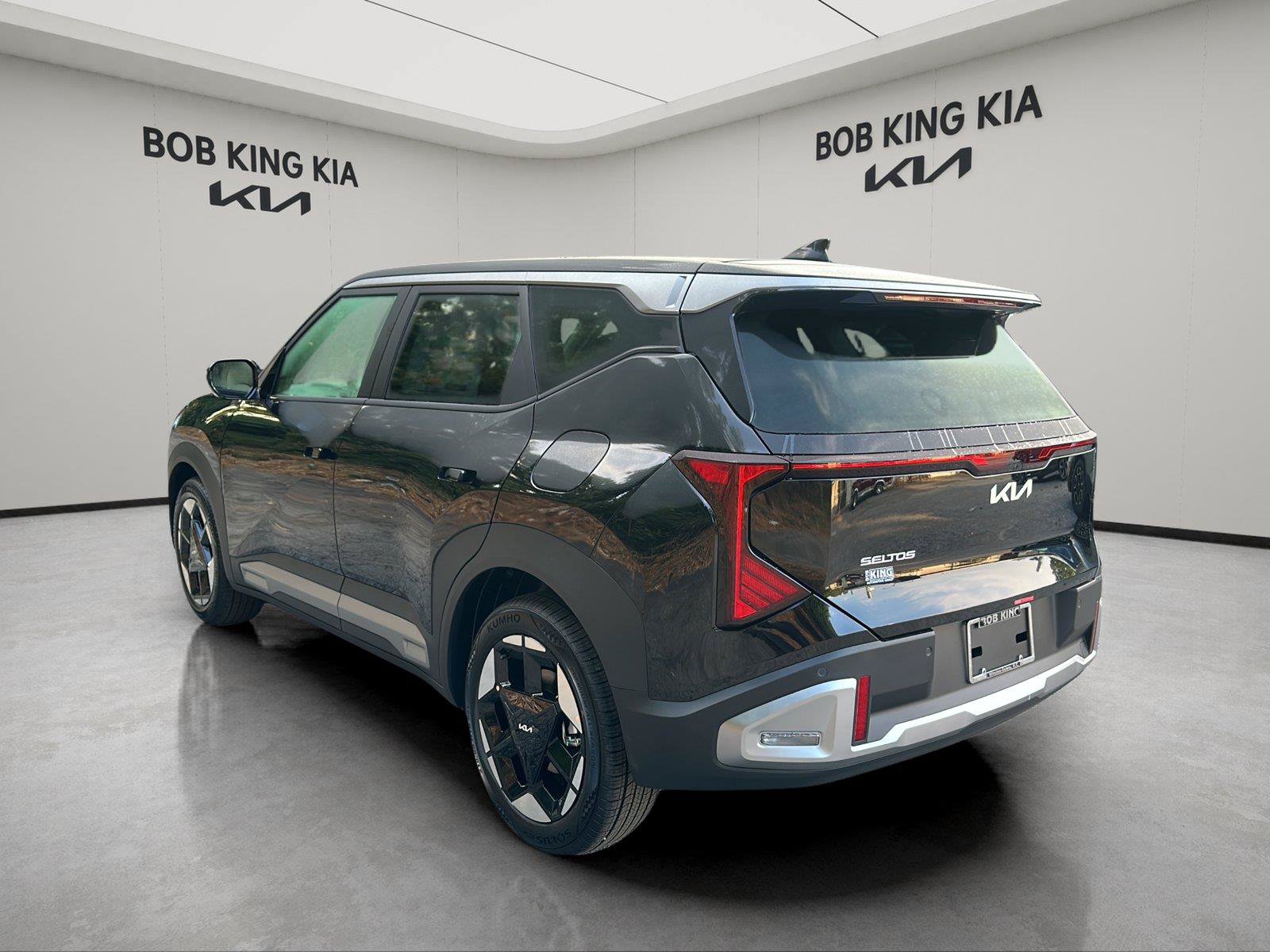New 2027 Kia Seltos S FWD image 3