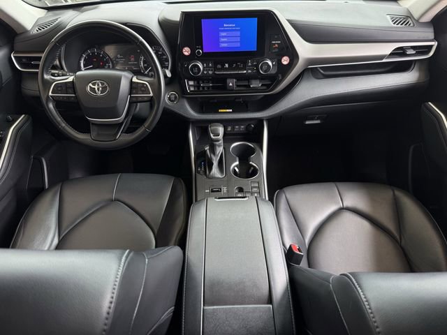 Used 2023 Toyota Highlander XLE FWD image 11