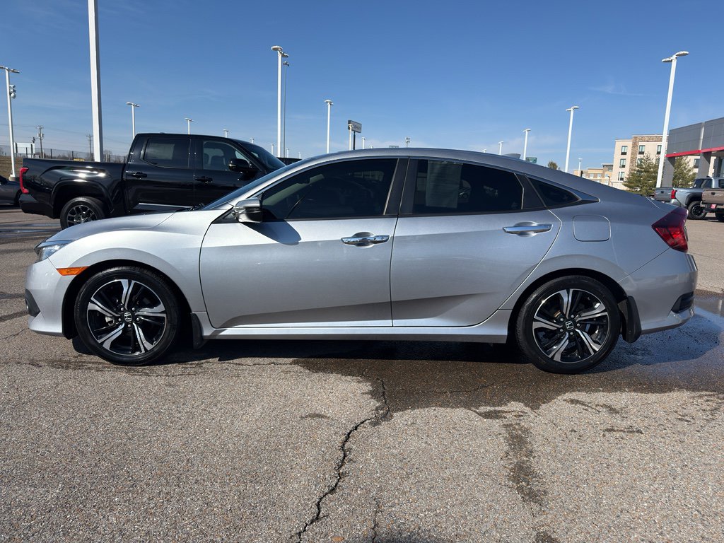 Used 2017 Honda Civic Touring image 2