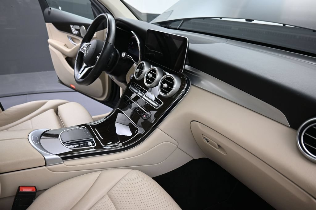Used 2021 Mercedes-Benz GLC 300 4MATIC image 19