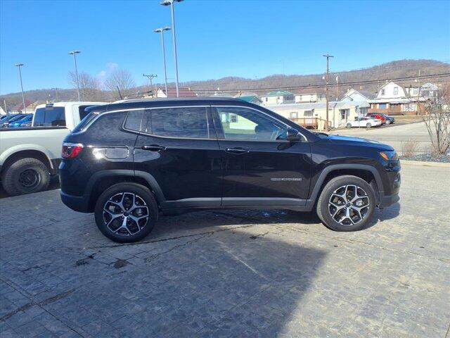 Used 2025 Jeep Compass Limited w/ Sun & Sound Group AWD/4WD image 6