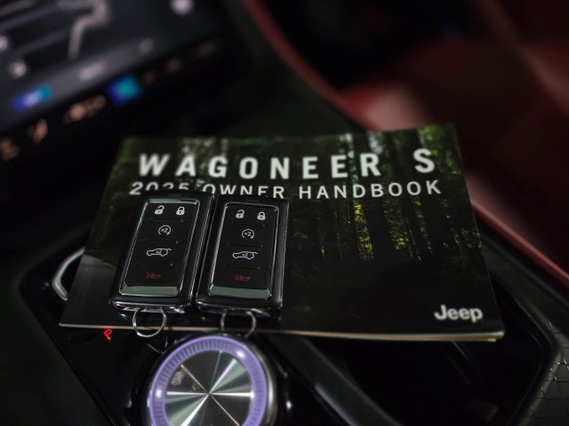 Used 2025 Jeep Wagoneer S Launch Edition AWD/4WD image 44
