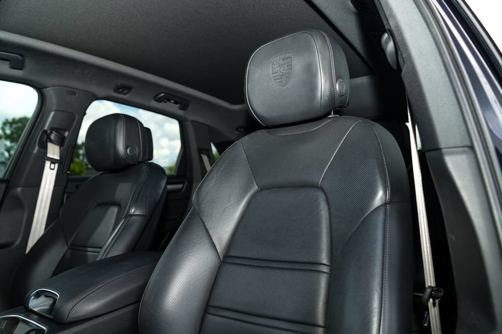 Certified 2023 Porsche Cayenne Platinum Edition AWD/4WD image 21