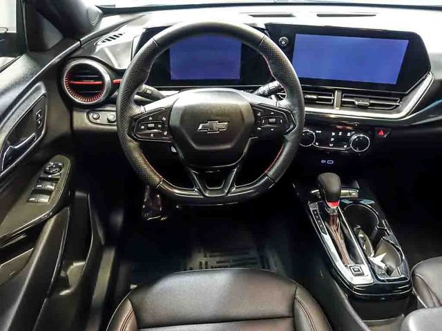 Certified 2025 Chevrolet Trax RS w/ Sunroof Package FWD image 17
