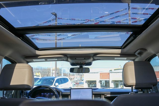 Used 2024 Ford Expedition Limited image 12