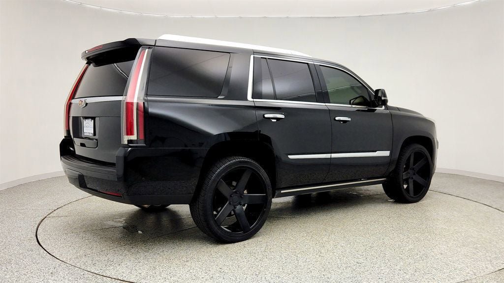 Used 2017 Cadillac Escalade Premium Luxury image 5