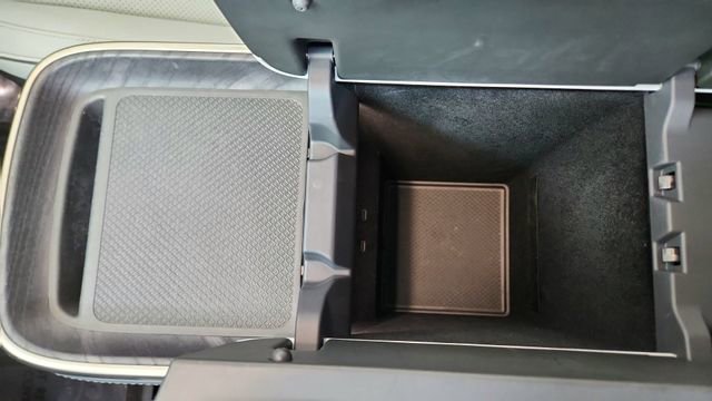 Used 2024 Rivian R1S Adventure image 55