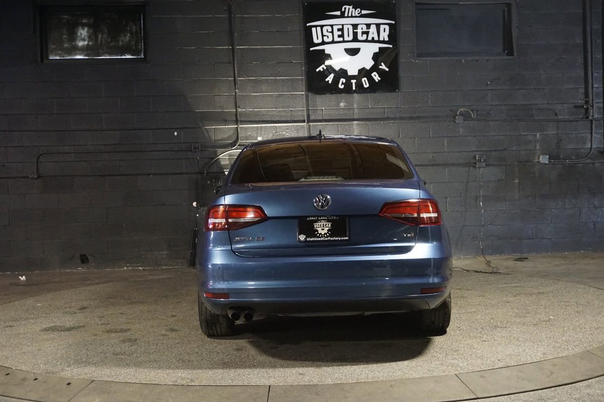 Used 2017 Volkswagen Jetta SE image 4
