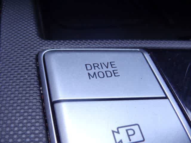 Used 2024 Hyundai Elantra Limited FWD image 49
