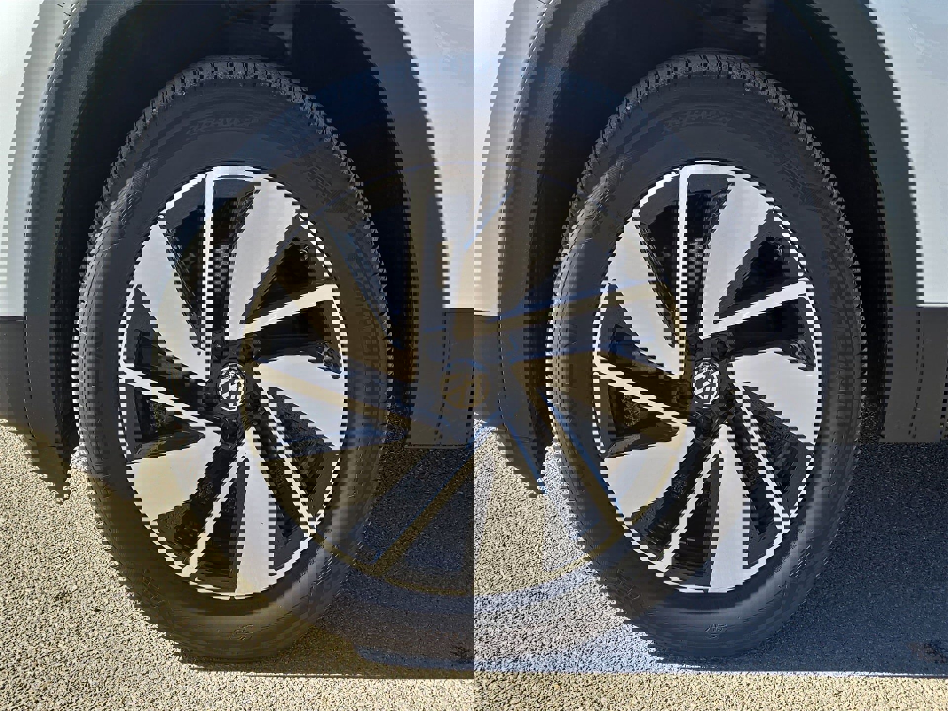 Used 2025 Volkswagen Atlas SE image 11