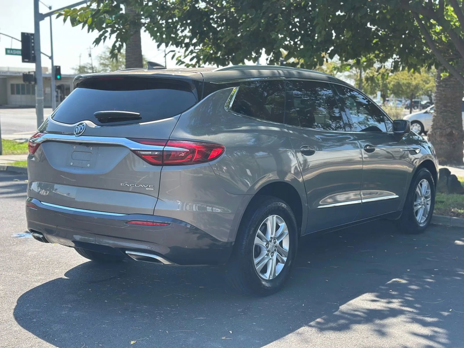 Used 2019 Buick Enclave Essence image 28