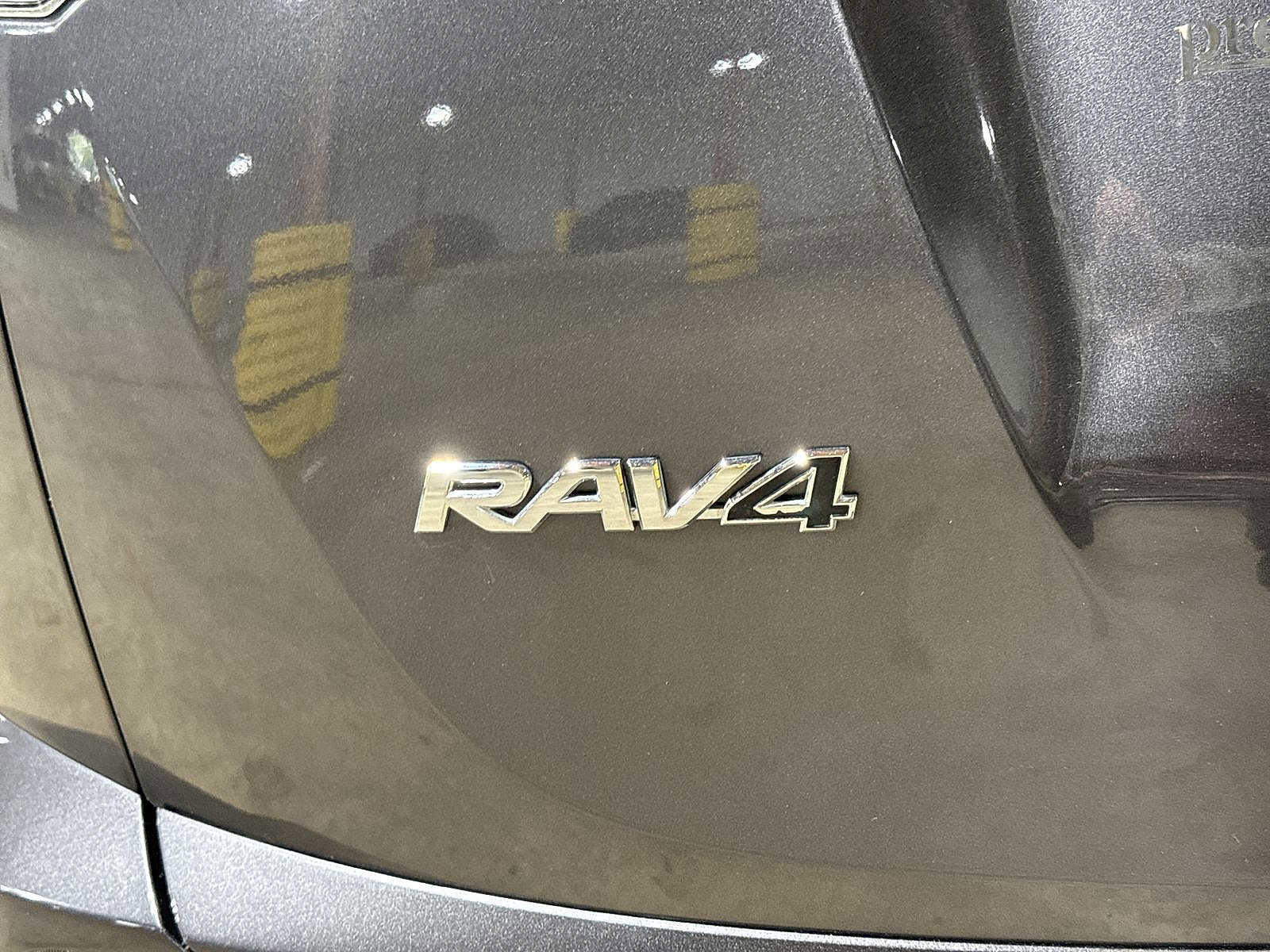 Used 2018 Toyota RAV4 XLE AWD/4WD image 24