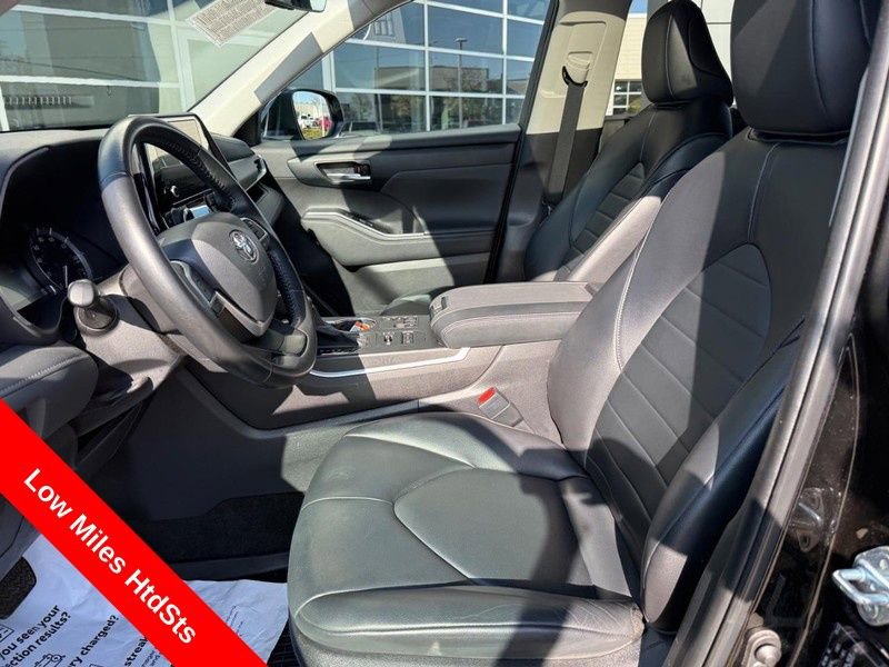 Used 2023 Toyota Highlander XLE AWD/4WD image 17