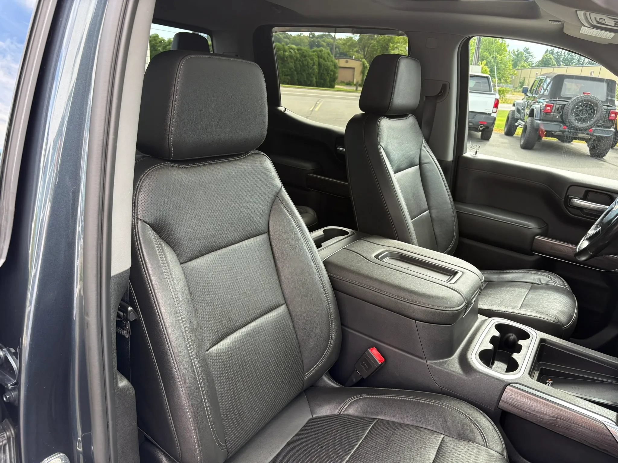 Used 2019 Chevrolet Silverado 1500 LTZ w/ LTZ Premium Package AWD/4WD image 15