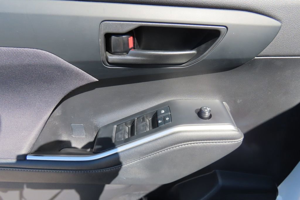 Certified 2022 Toyota Highlander L image 22