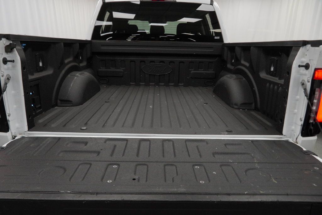 Used 2022 Ford F150 Lightning XLT AWD/4WD image 39