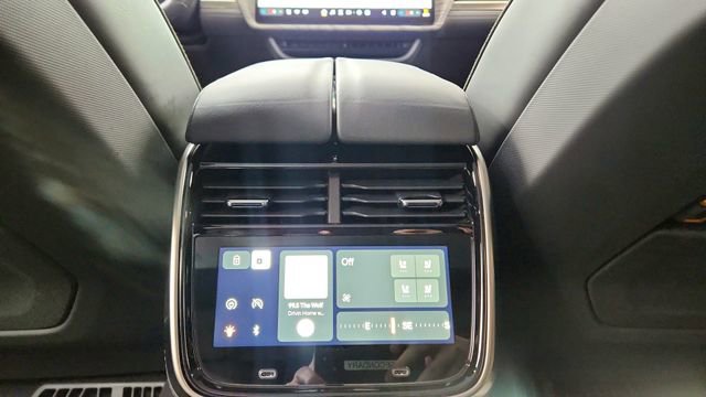 Used 2025 Rivian R1S Adventure image 55