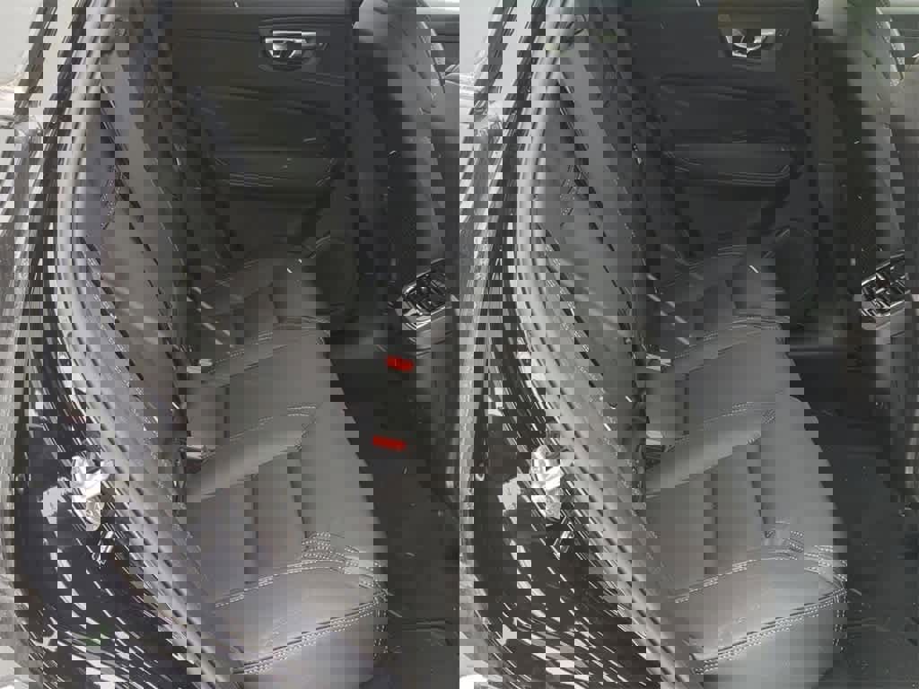 Used 2025 Volvo XC60 B5 Ultra image 20