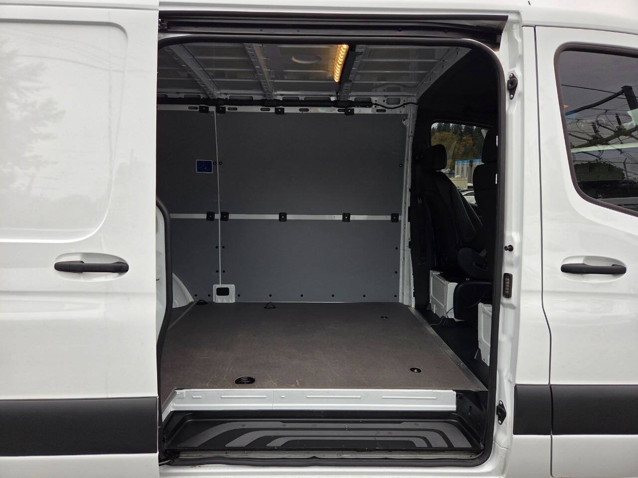 Used 2024 Mercedes-Benz Sprinter 2500 image 18