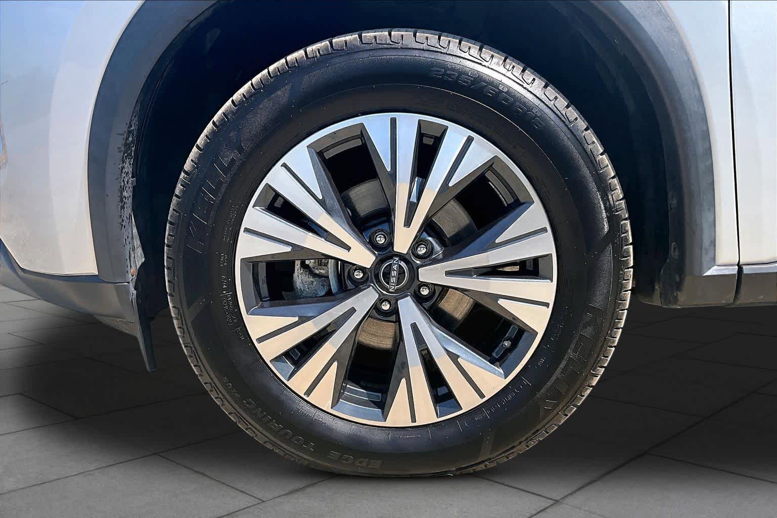 Used 2022 Nissan Rogue SV FWD image 11