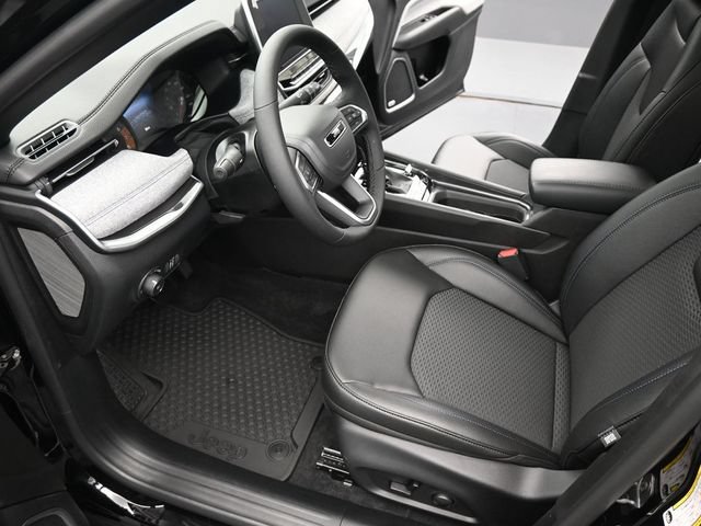 New 2025 Jeep Compass Latitude w/ Sun & Sound Group AWD/4WD image 9