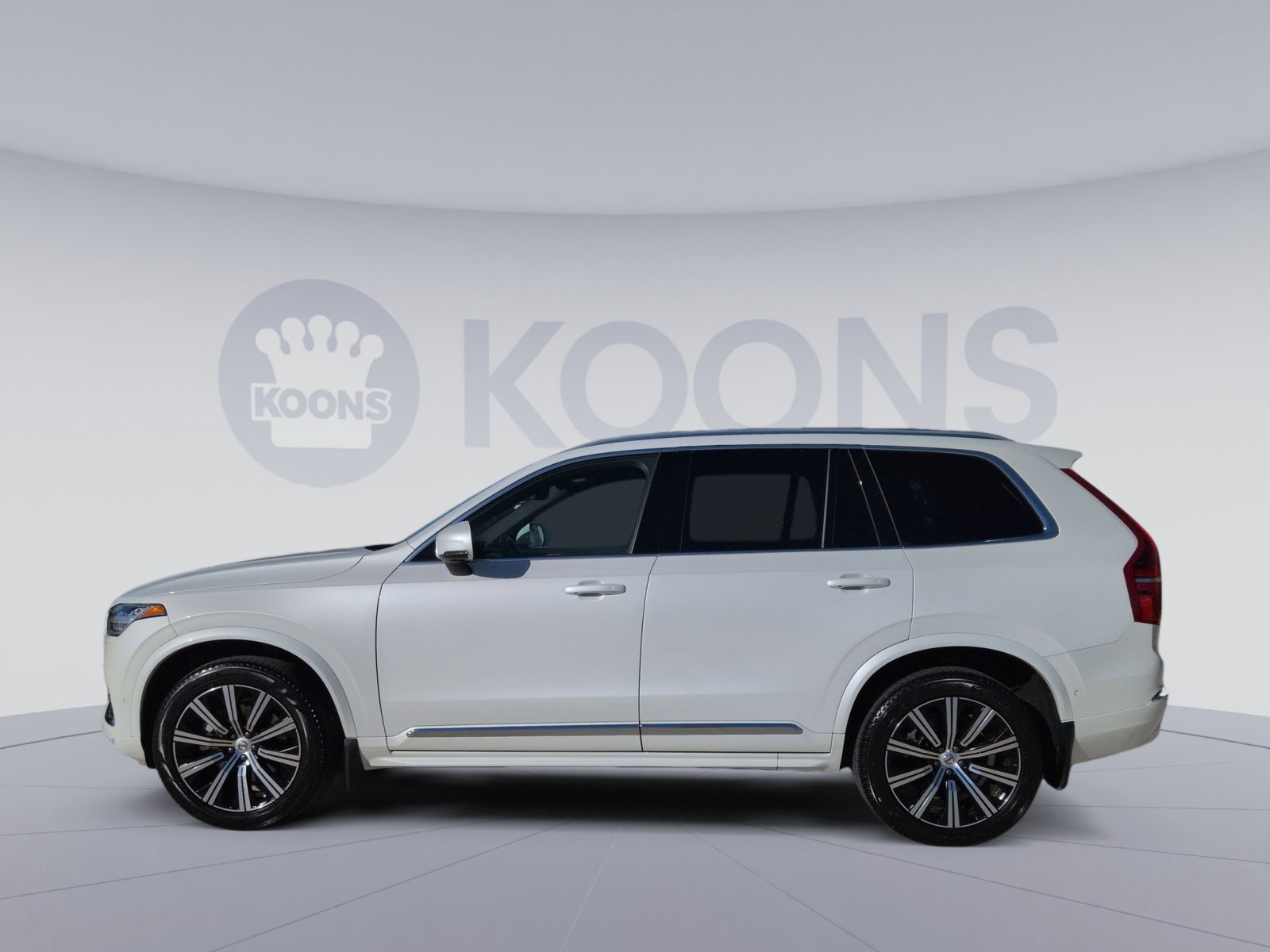 Used 2024 Volvo XC90 B6 Plus image 2