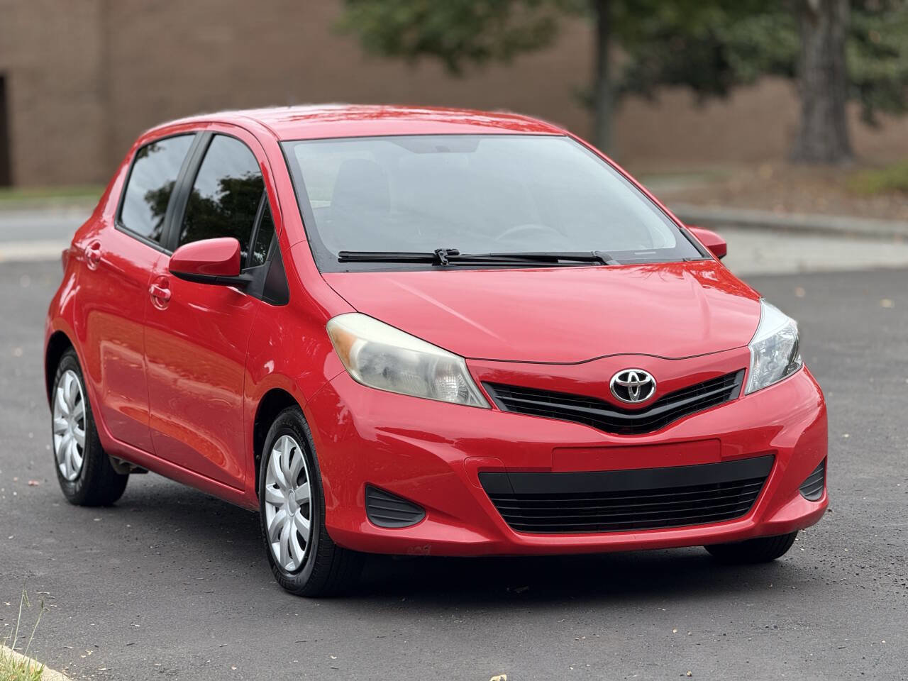 Used 2014 Toyota Yaris L image 3