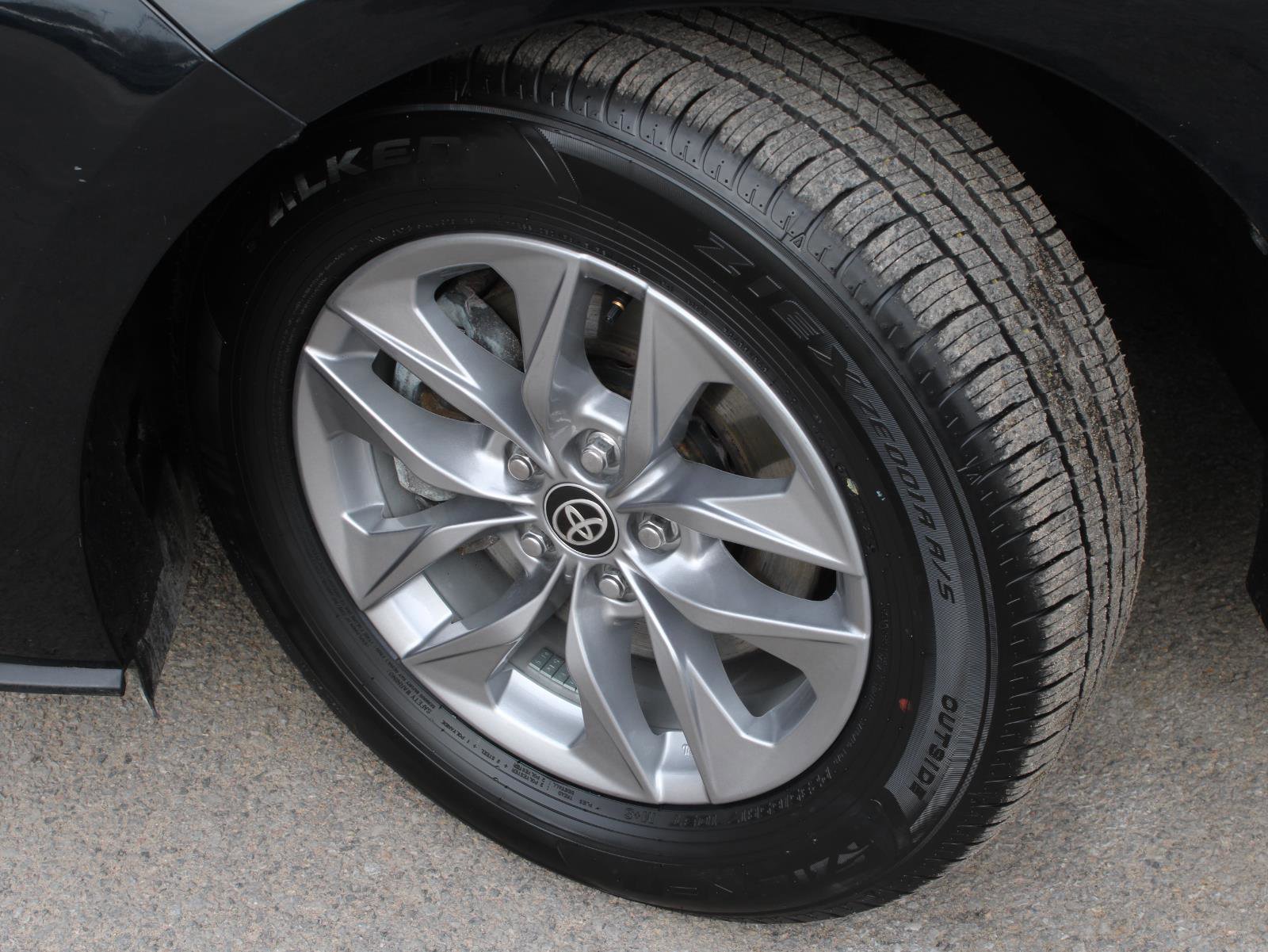 Used 2024 Toyota Sienna LE w/ LE Plus Package image 17