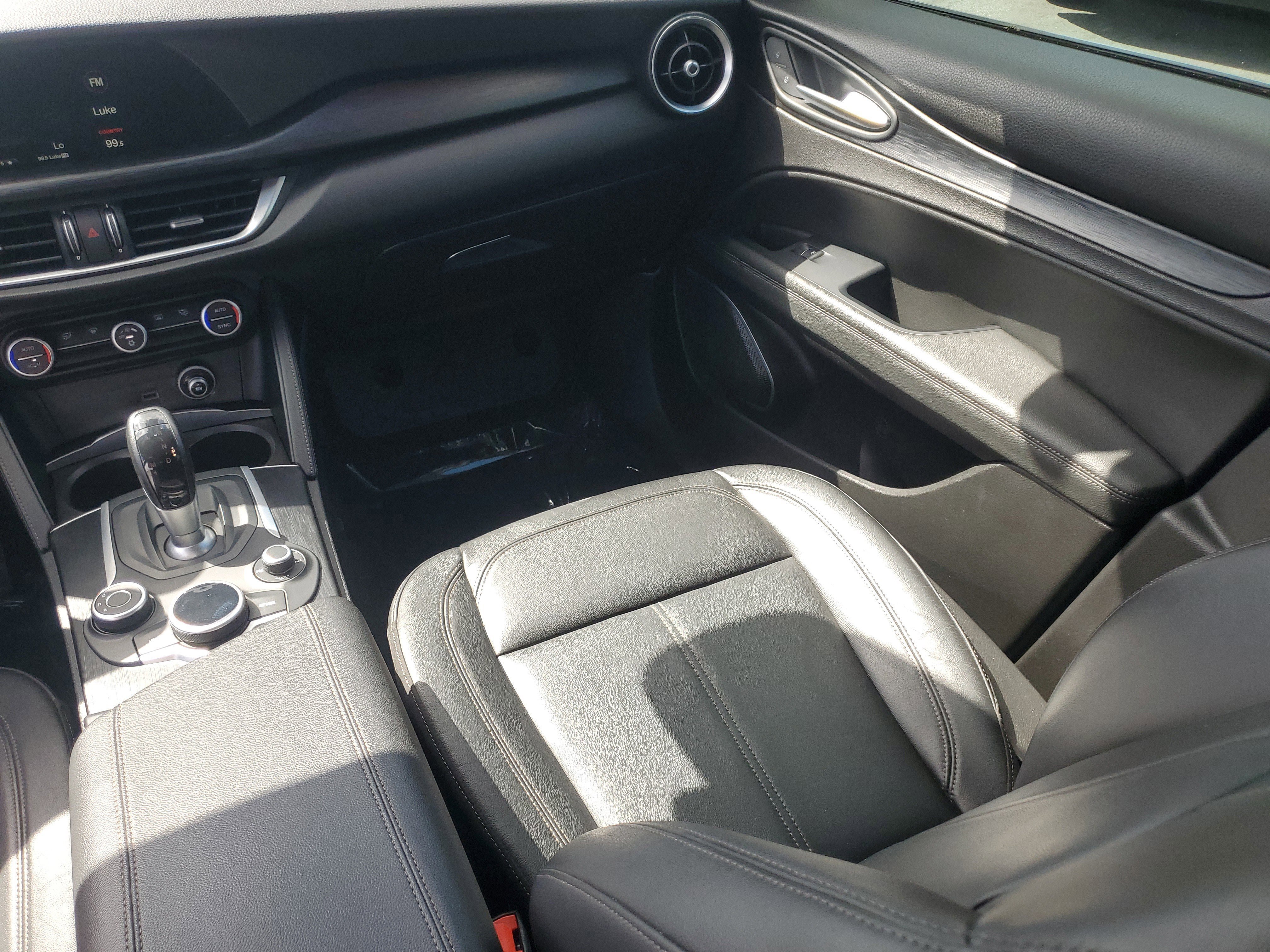 Used 2018 Alfa Romeo Stelvio AWD image 15