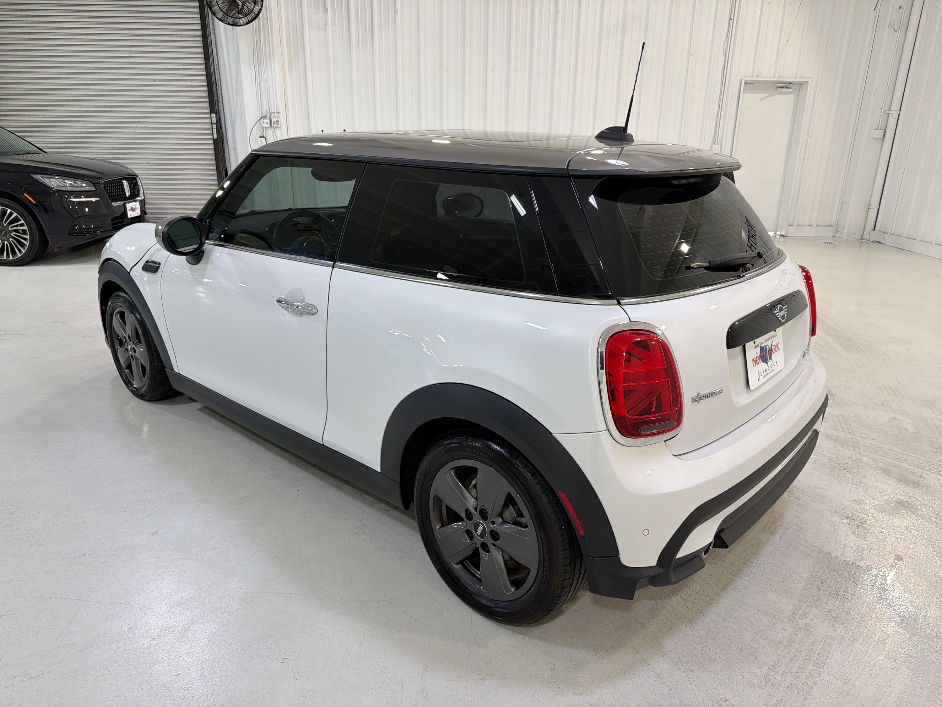 Used 2024 MINI Cooper 2-Door Hardtop w/ Signature Upholstery Package FWD image 26