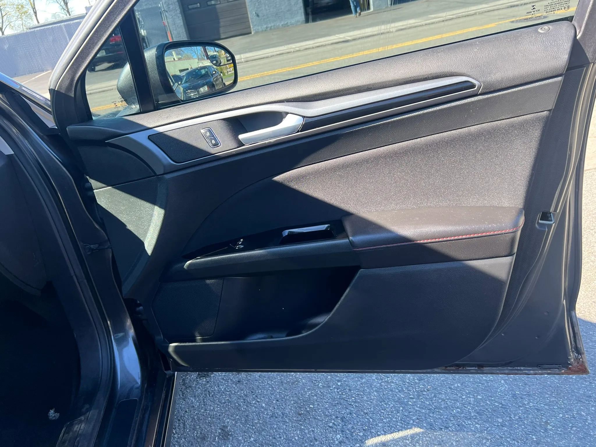 Used 2015 Ford Fusion SE w/ Equipment Group 201A image 30