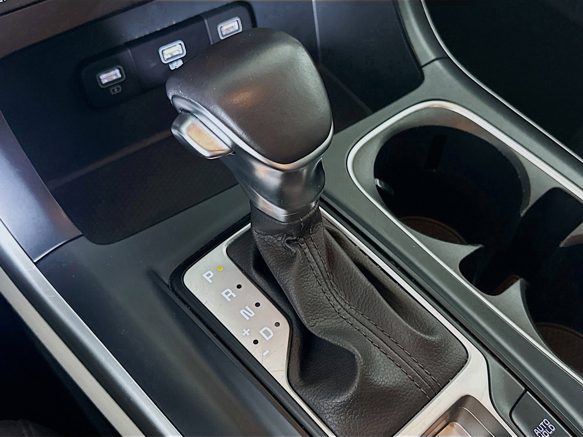 Used 2024 Kia Carnival LX image 24