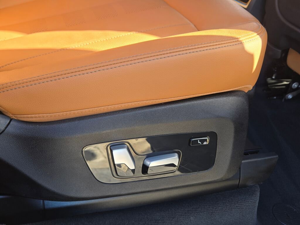 Used 2022 BMW X7 xDrive40i w/ M Sport Package image 18